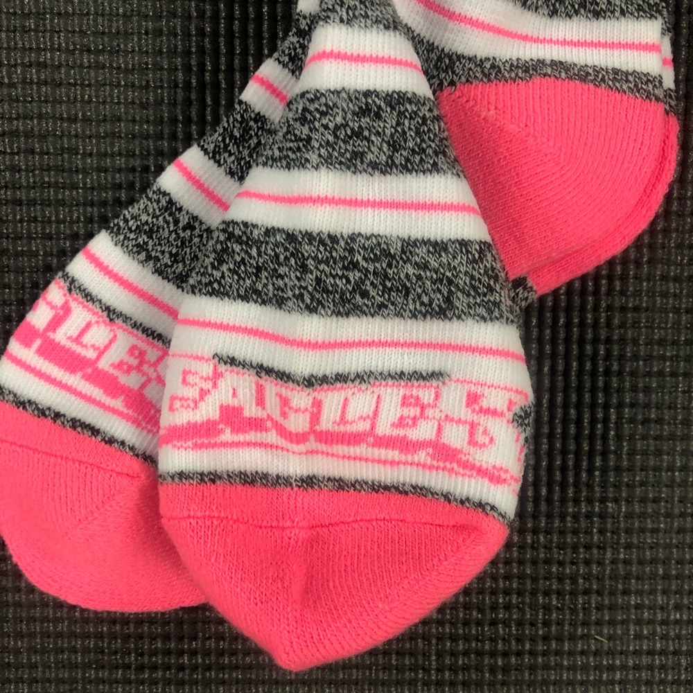 🎉 HP 🎉🆕 Philadelphia Eagles  Neon Pink Socks - Picture 5 of 8